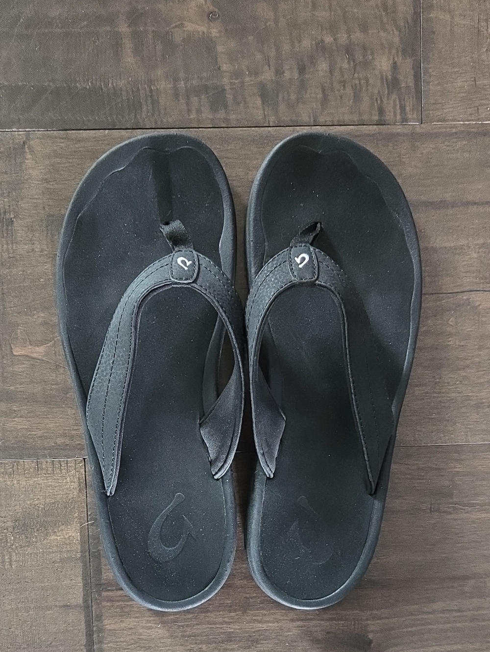 NWOT OluKai Black Women's Thong Sandals